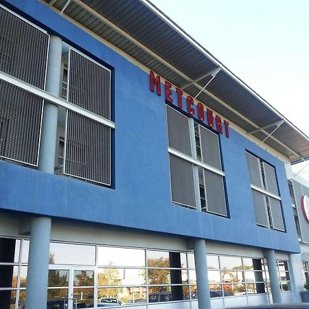 Peermont Metcourt Hotel Франсистаун Екстериор снимка