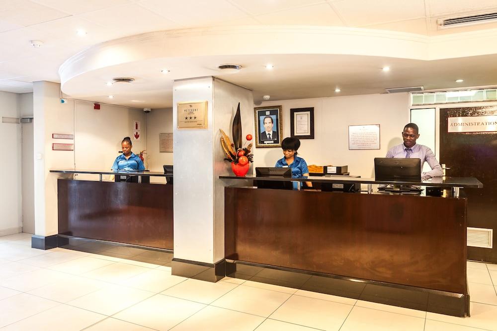 Peermont Metcourt Hotel Франсистаун Екстериор снимка