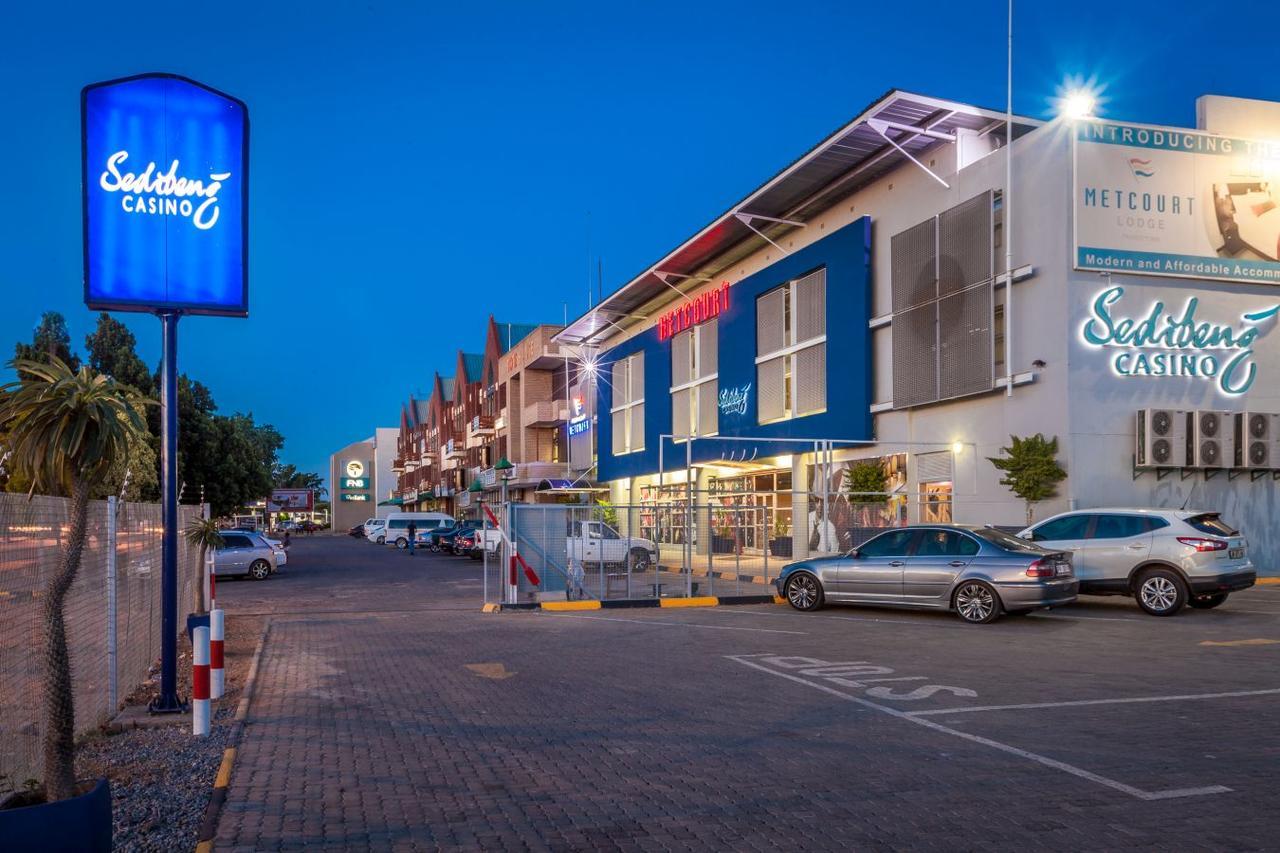 Peermont Metcourt Hotel Франсистаун Екстериор снимка