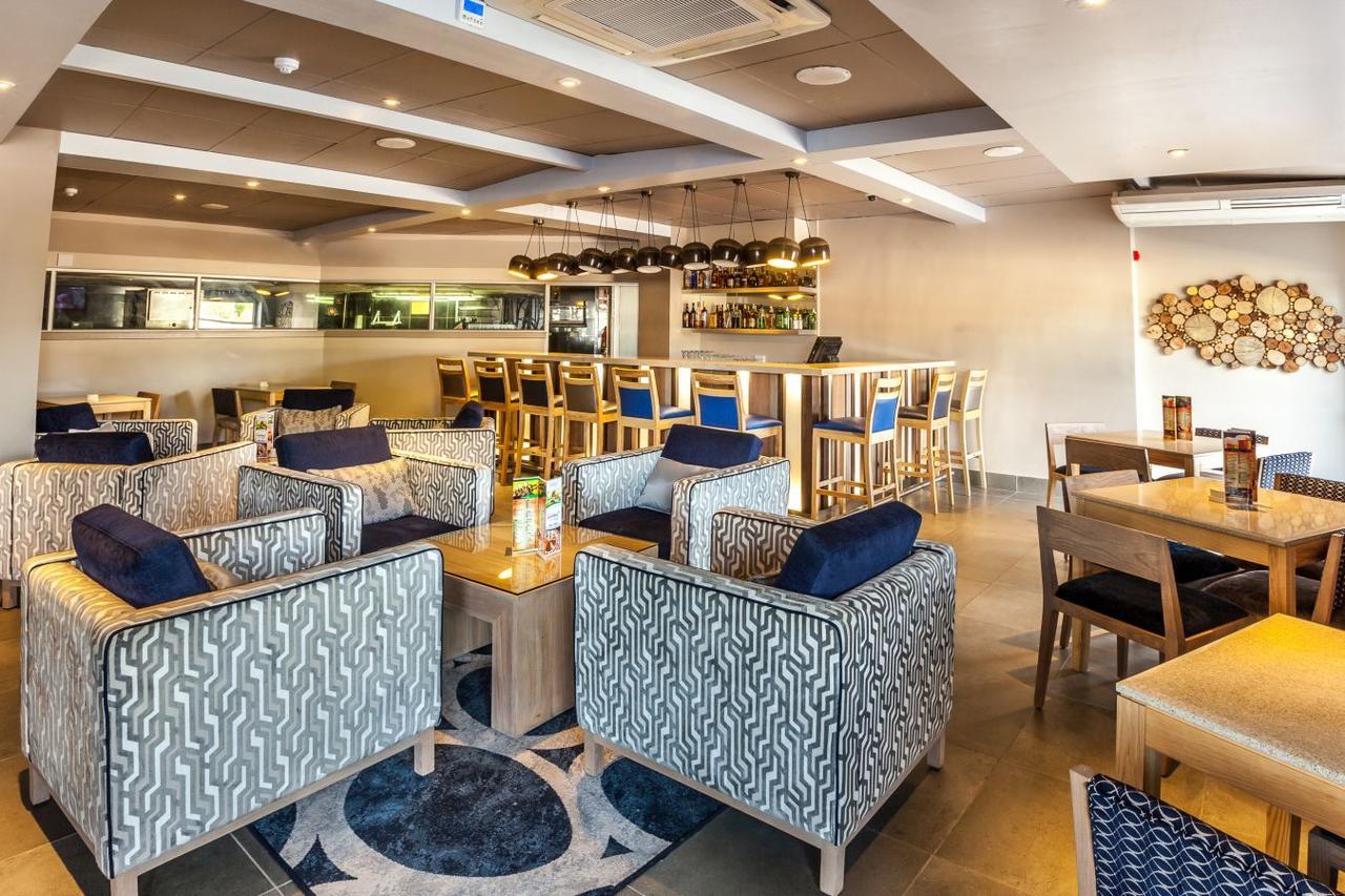Peermont Metcourt Hotel Франсистаун Екстериор снимка