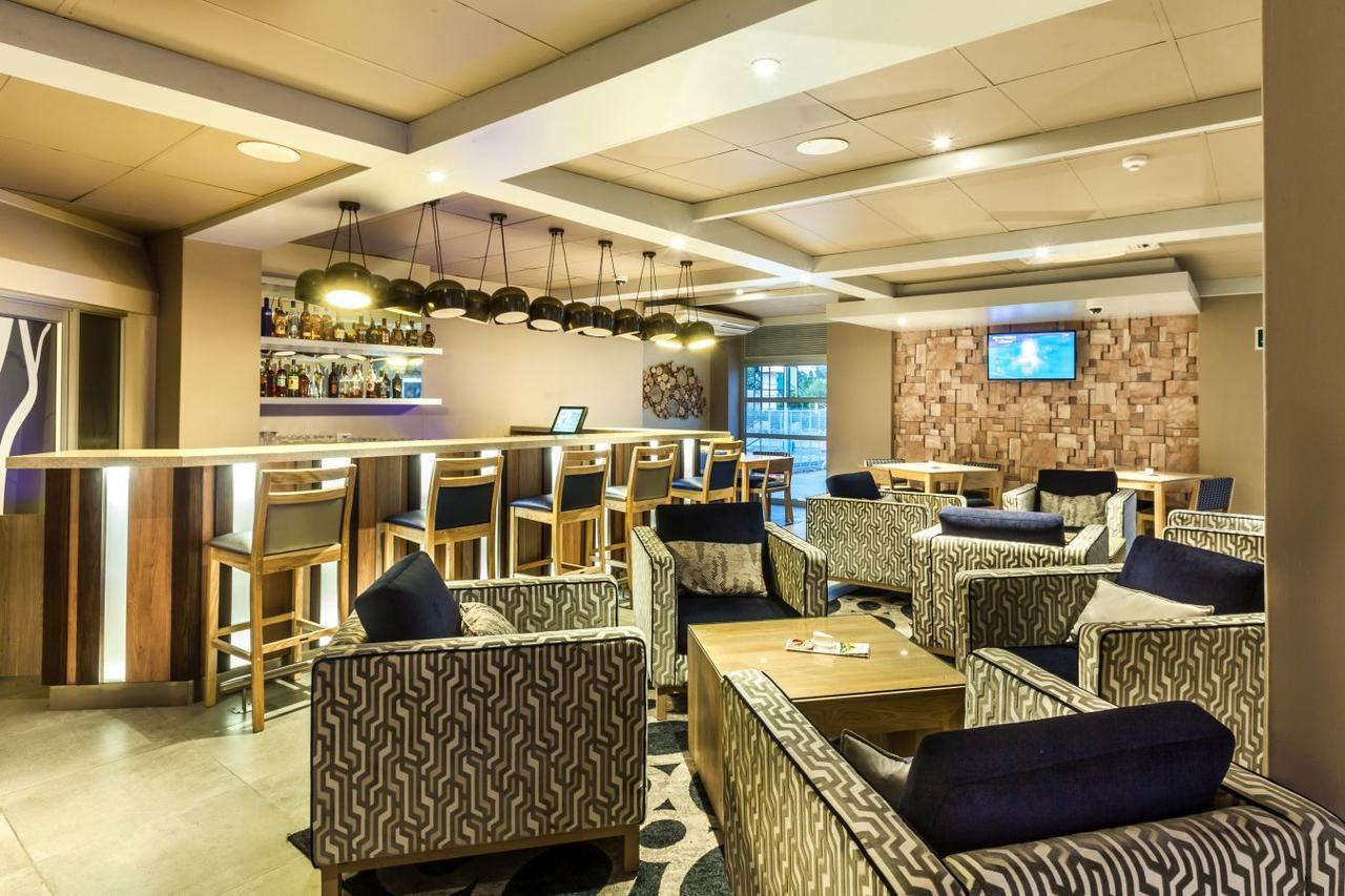 Peermont Metcourt Hotel Франсистаун Екстериор снимка
