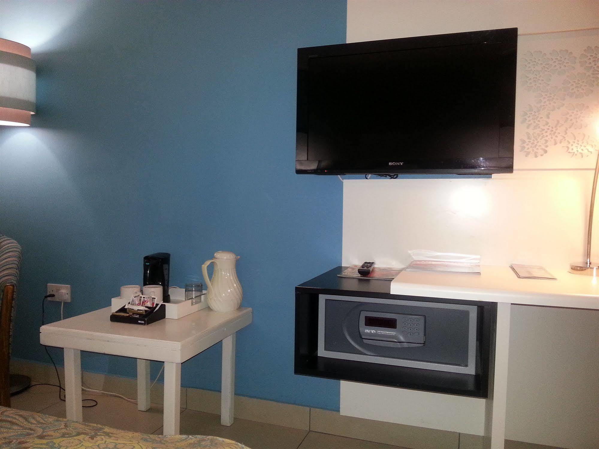 Peermont Metcourt Hotel Франсистаун Екстериор снимка