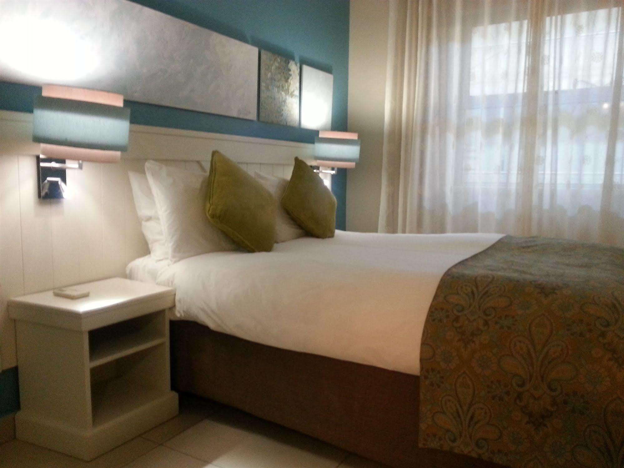Peermont Metcourt Hotel Франсистаун Екстериор снимка