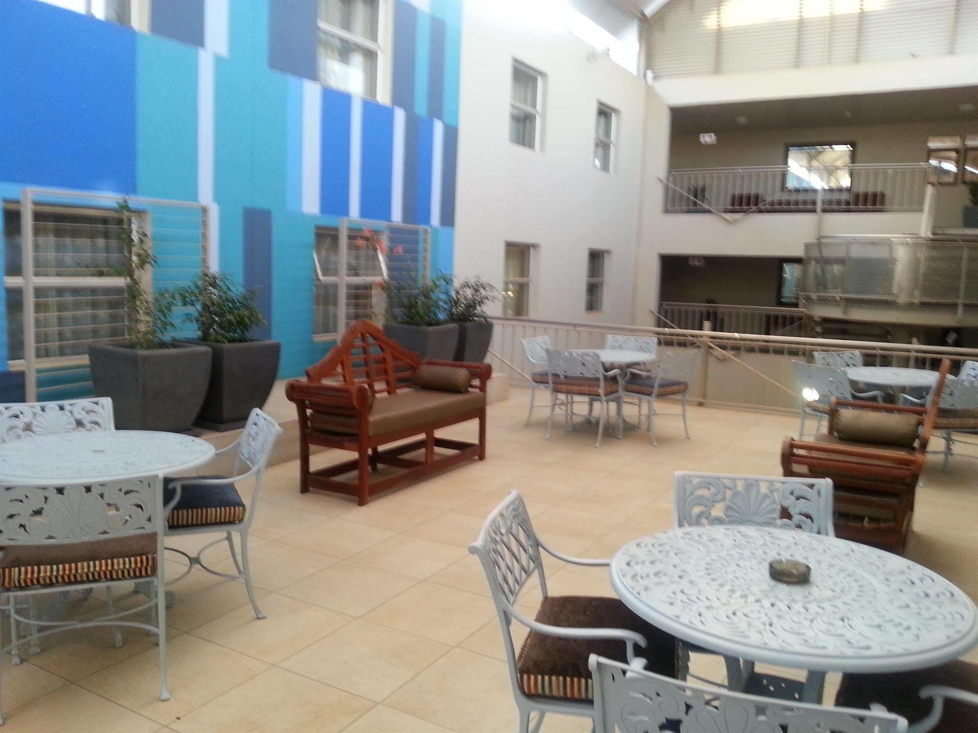Peermont Metcourt Hotel Франсистаун Екстериор снимка