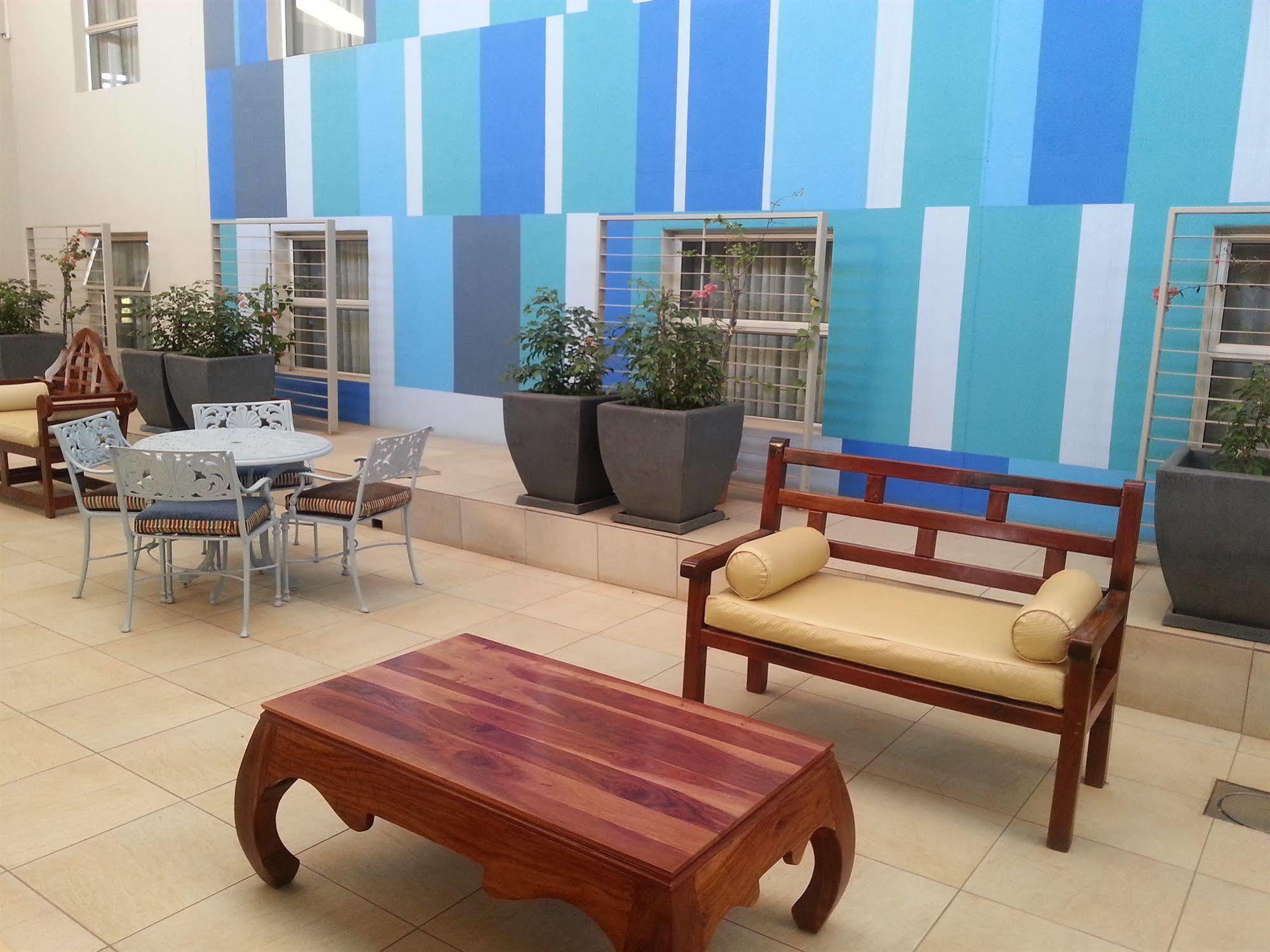 Peermont Metcourt Hotel Франсистаун Екстериор снимка